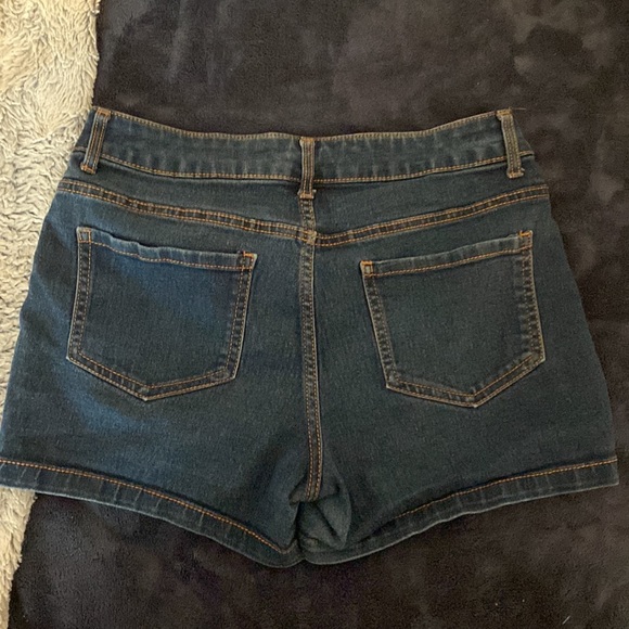 Brand, faded glory, size 6, dark blue jean shorts, barley worn {look brand new} - Picture 2 of 3
